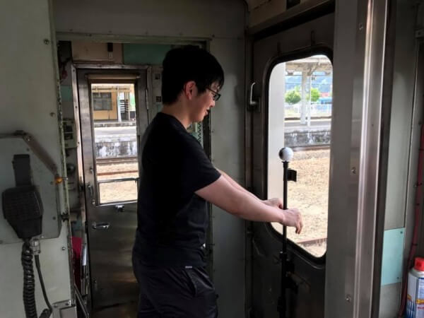 地域の私鉄、弘南鉄道大鰐線は運転席からの風景を収録